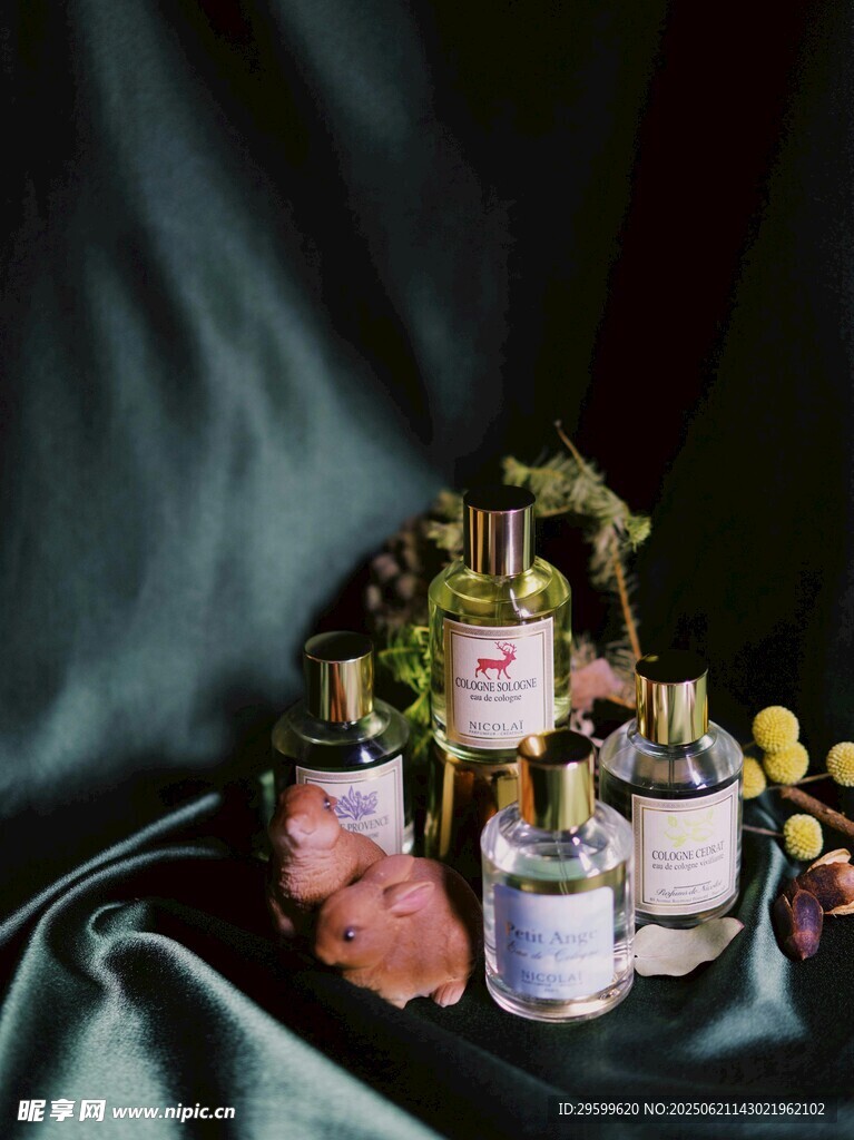 多彩香薰蜡烛摆件展示