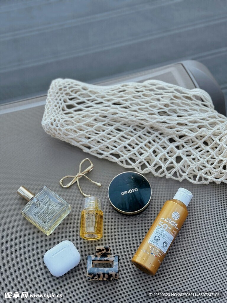 海滩度假必备美妆小物