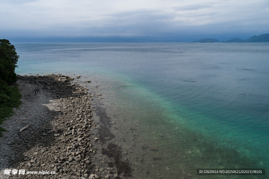 海边美景 澄澈海水与岸滩