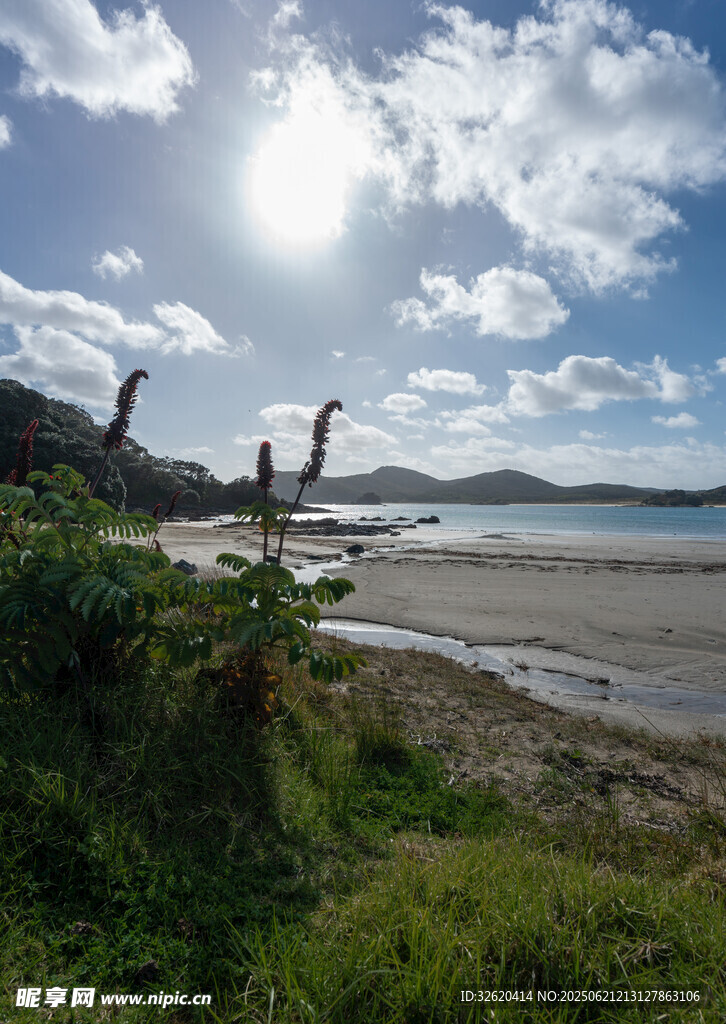 海边美景 阳光照耀海岸线