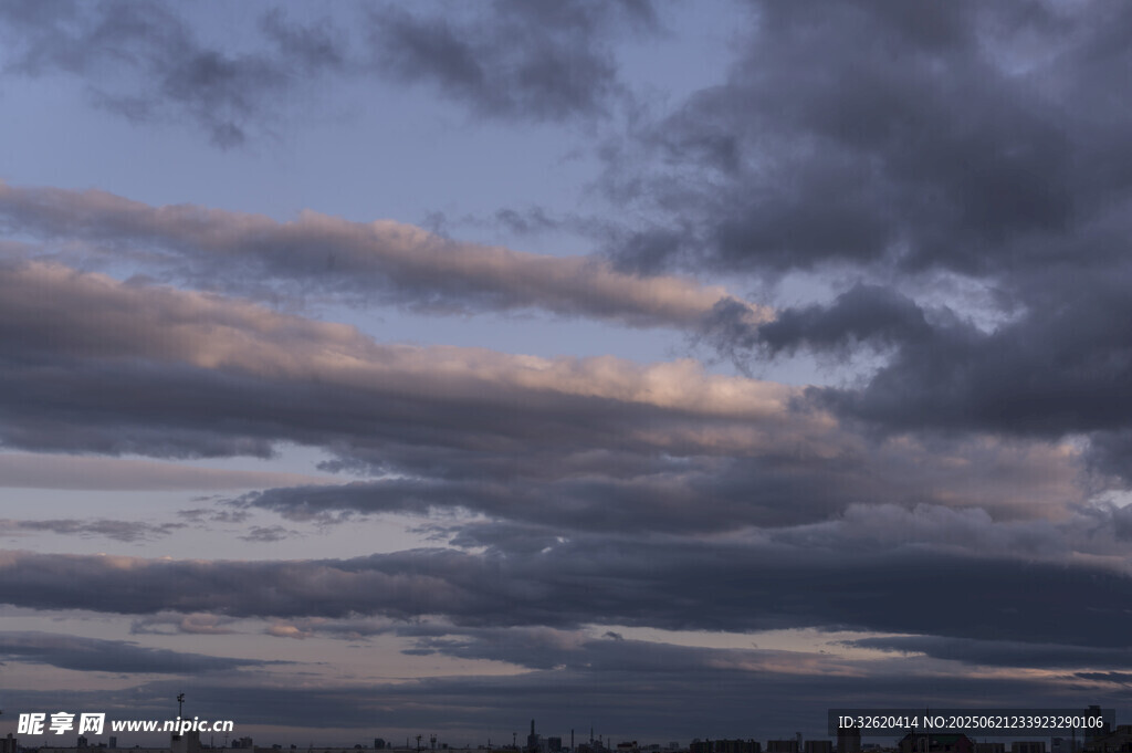 黄昏时分的天空美景