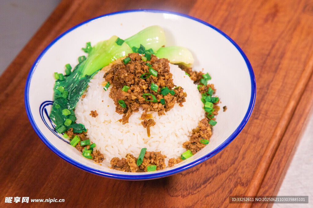 肉酱盖饭