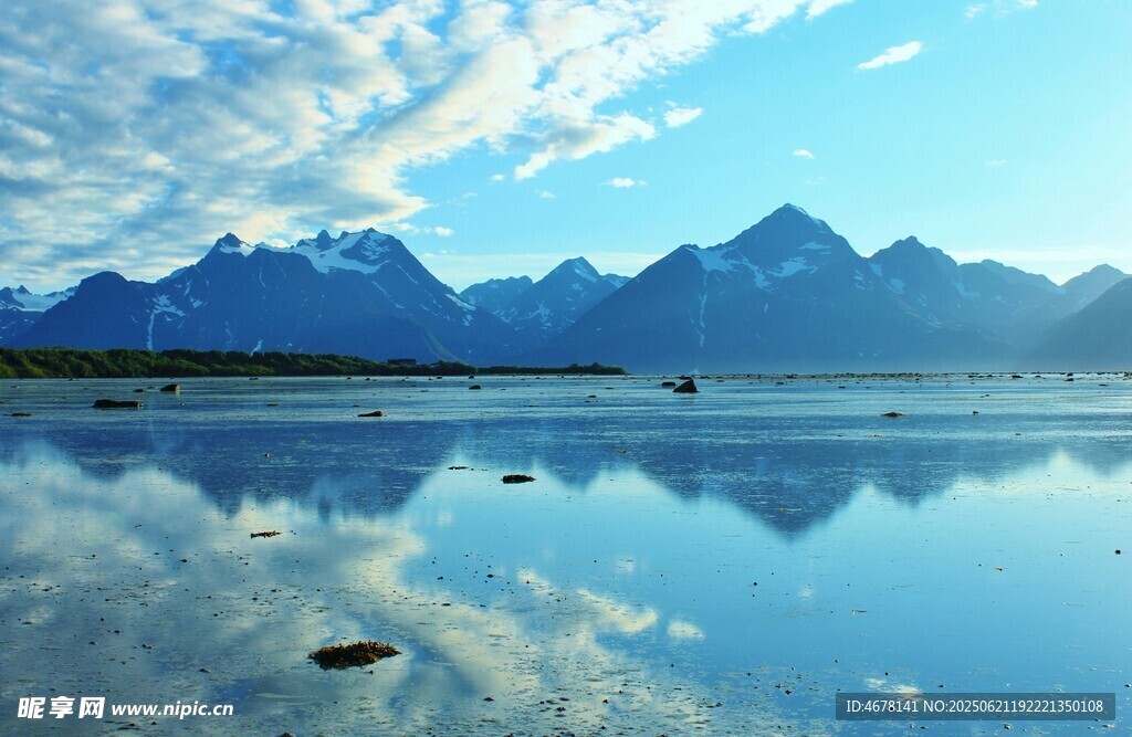 宁静湖山美景