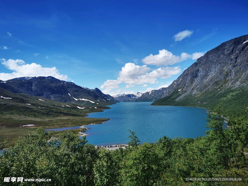 高山蓝湖美景