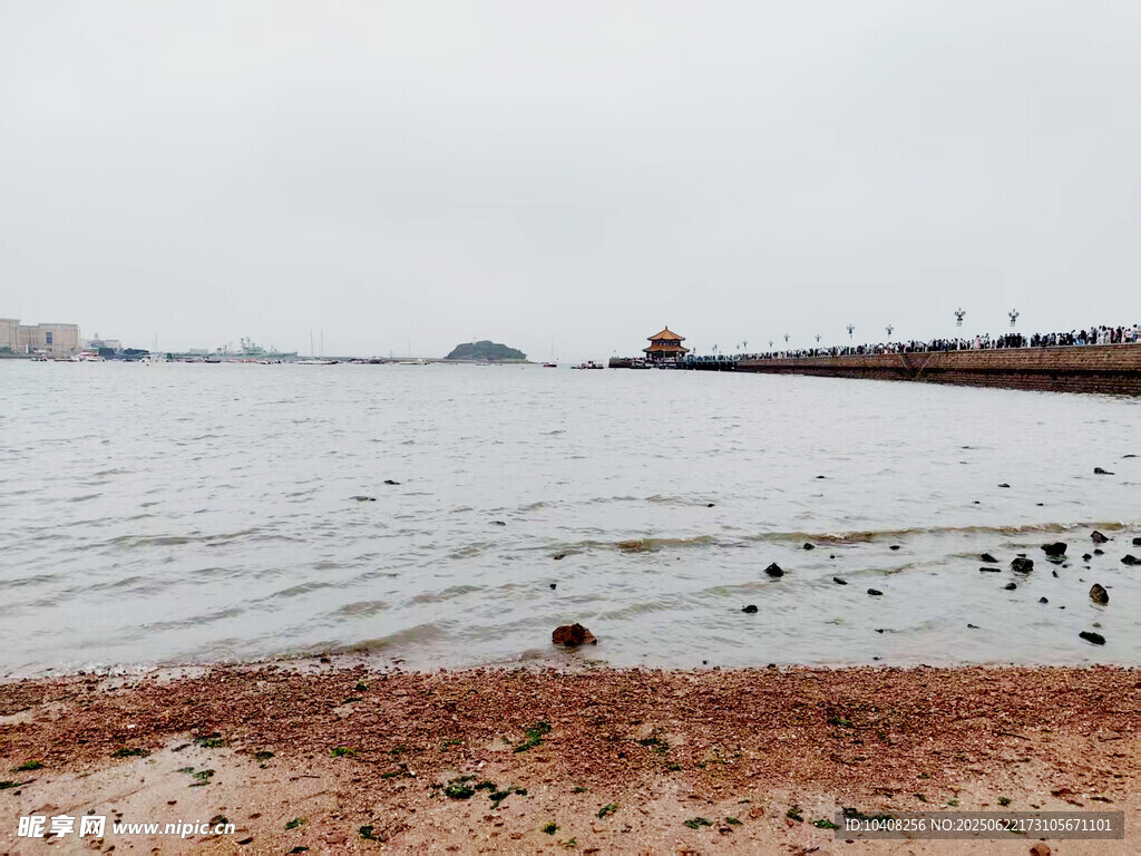 海边沙滩景象