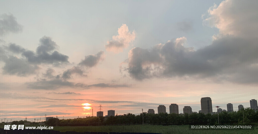 城市日落美景