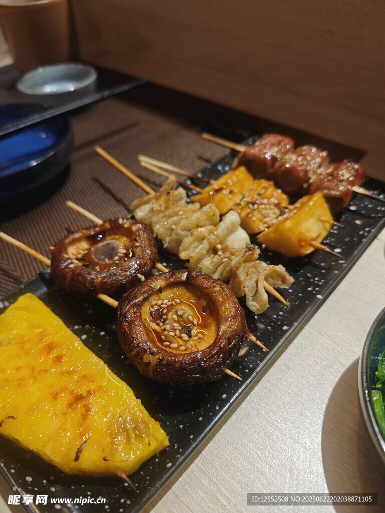 美味日式烤串拼盘