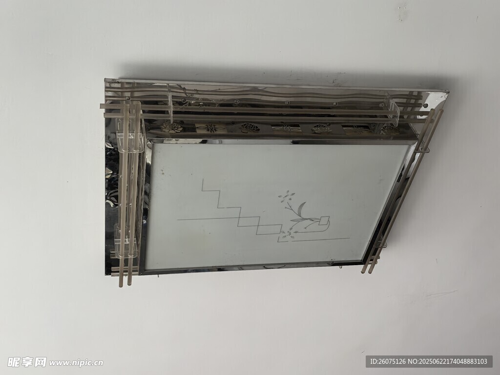 金属框架透明面板物件