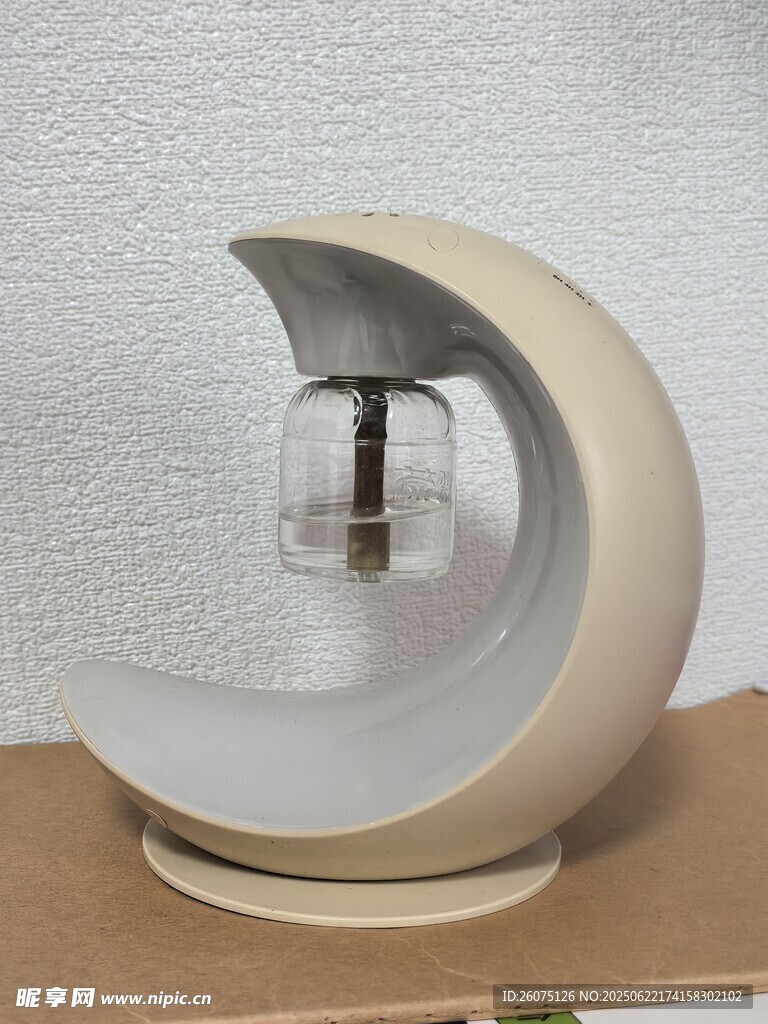 月牙形创意台灯