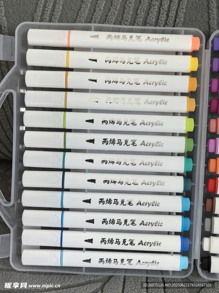 彩色马克笔套装展示