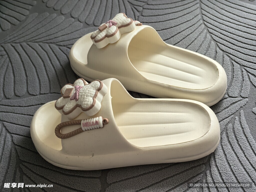 花朵装饰米白色女士拖鞋