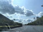 公路风景蓝天白云与远山