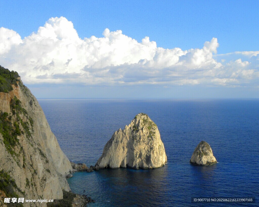 海上孤岩美景