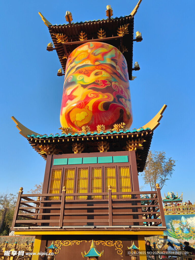 中式彩绘转经筒景观