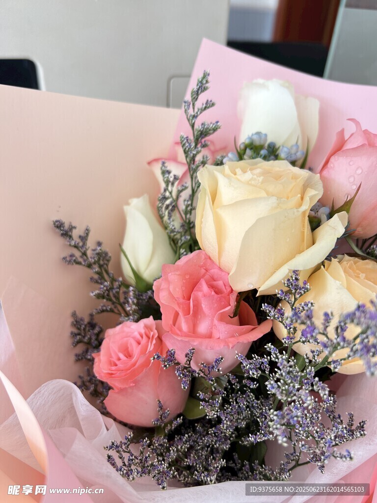 多彩鲜花花束