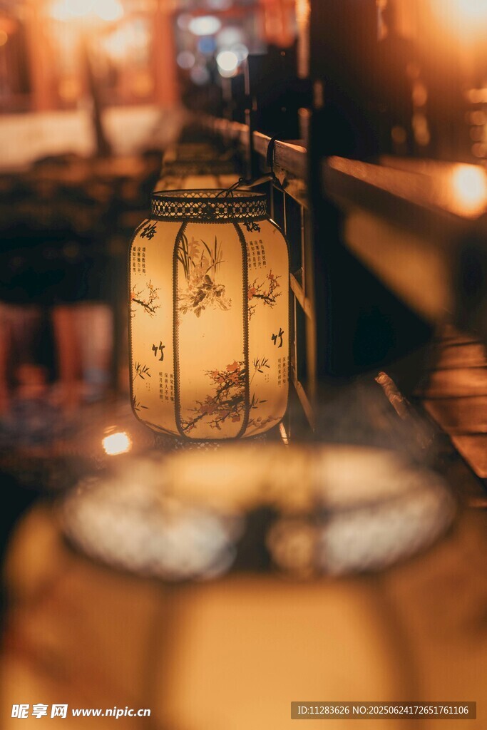 复古风中式灯笼温馨场景