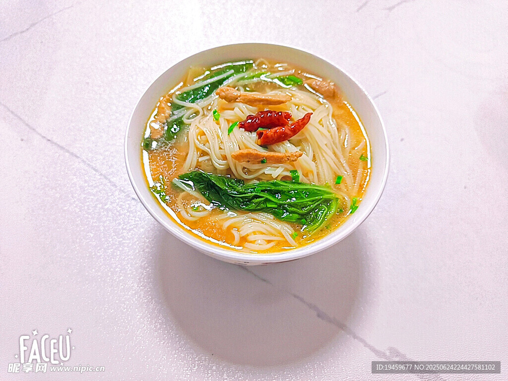 蔬菜肉丝汤面条
