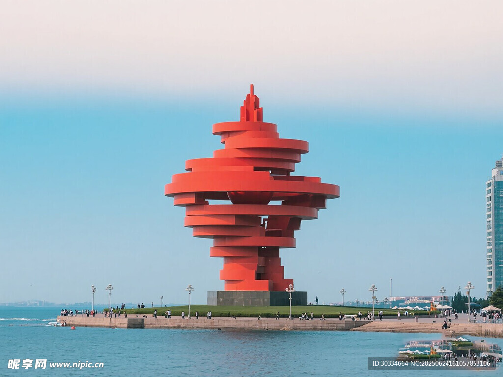 青岛海上红色螺旋形建筑