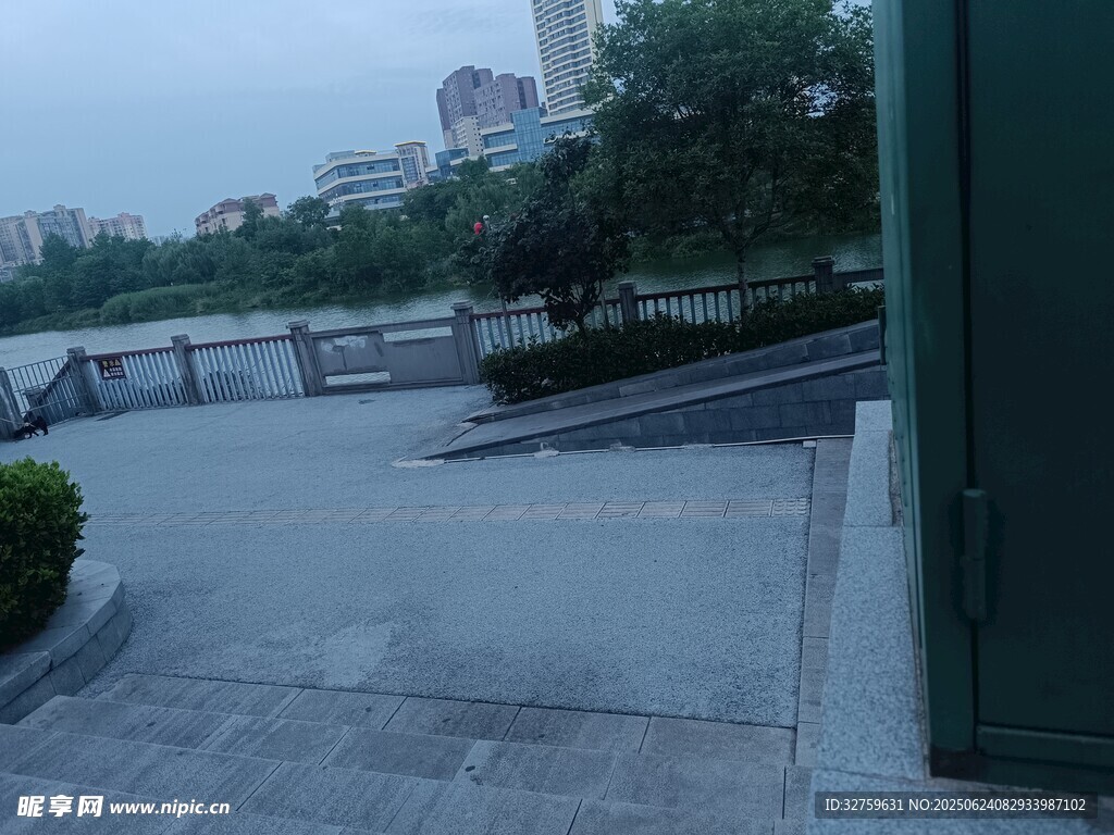 户外静谧的休闲场地