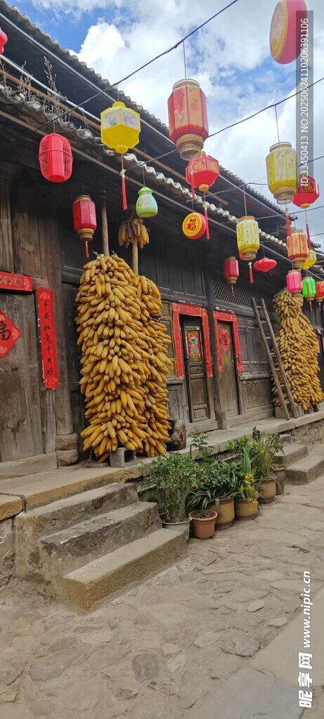 古巷挂饰 尽显传统韵味