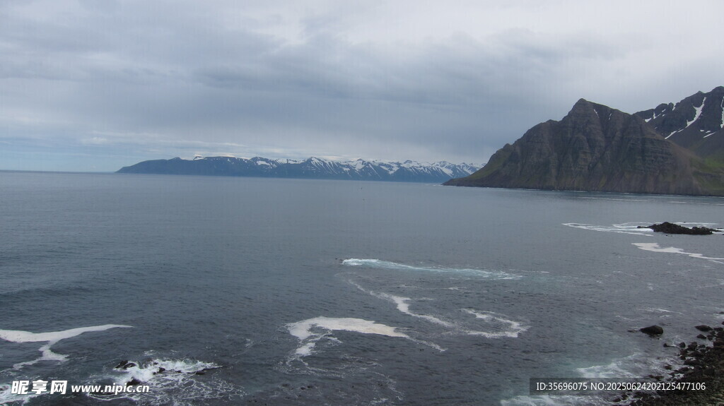 海边山峦风景