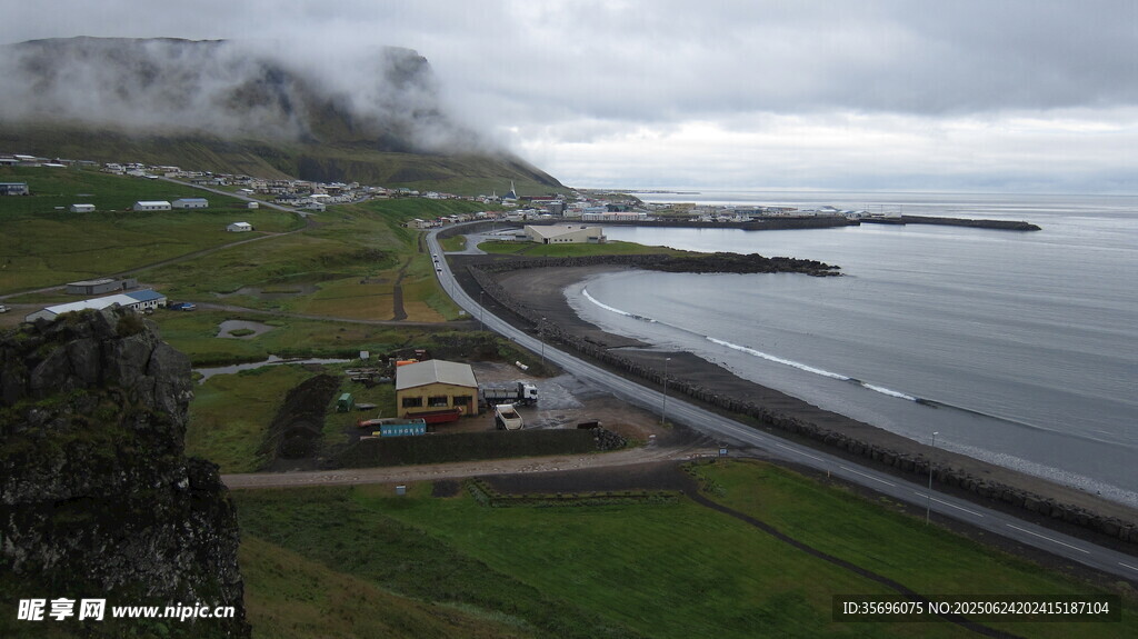 雨中海岸公路风景