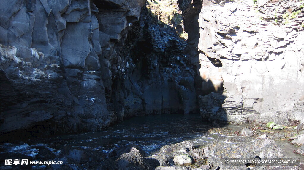 山间岩石景观