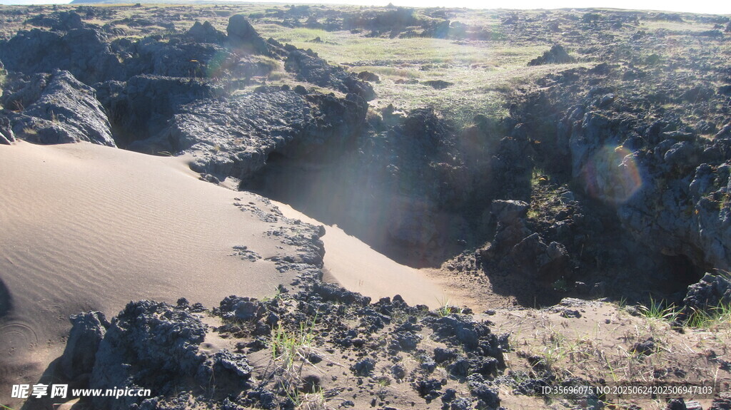 冰岛壮丽火山口景观