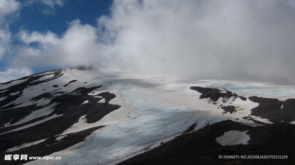 壮丽雪山景观