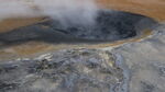 冒烟的火山口景观