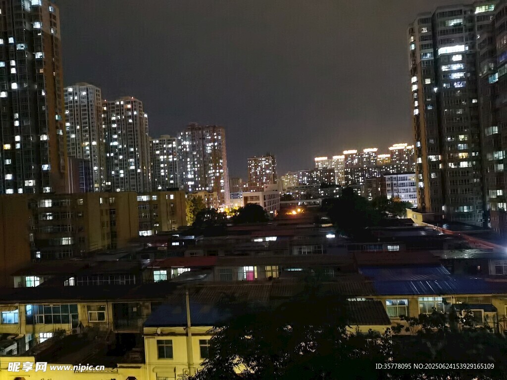 城市夜景璀璨灯火辉煌