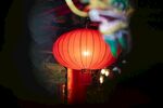红灯笼点亮夜色