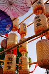 传统灯笼悬挂