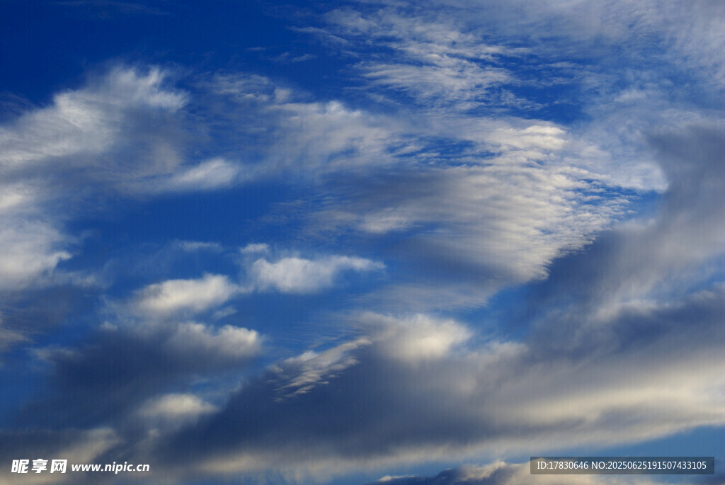 蓝天飘白云美景如画