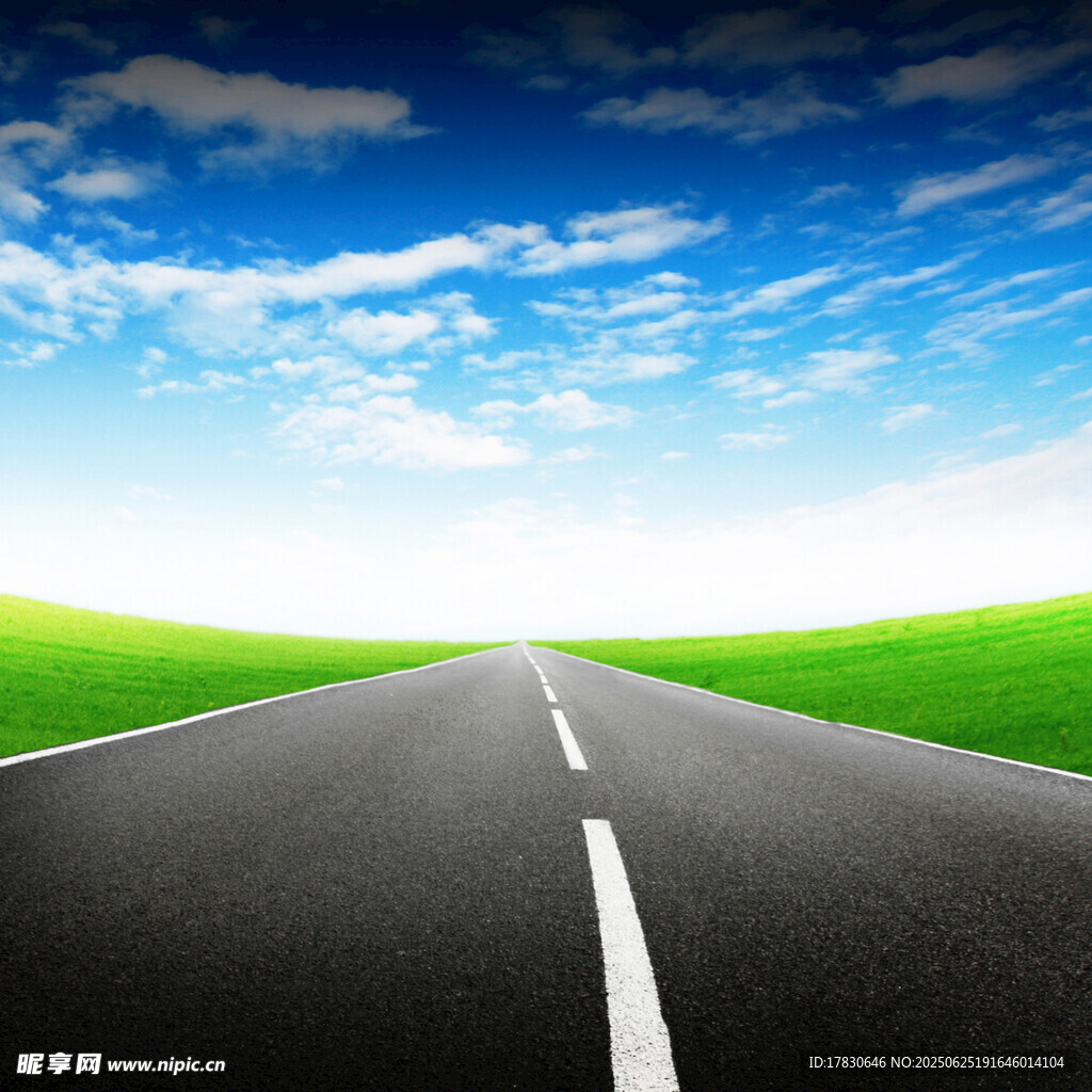 宽阔公路伸向远方