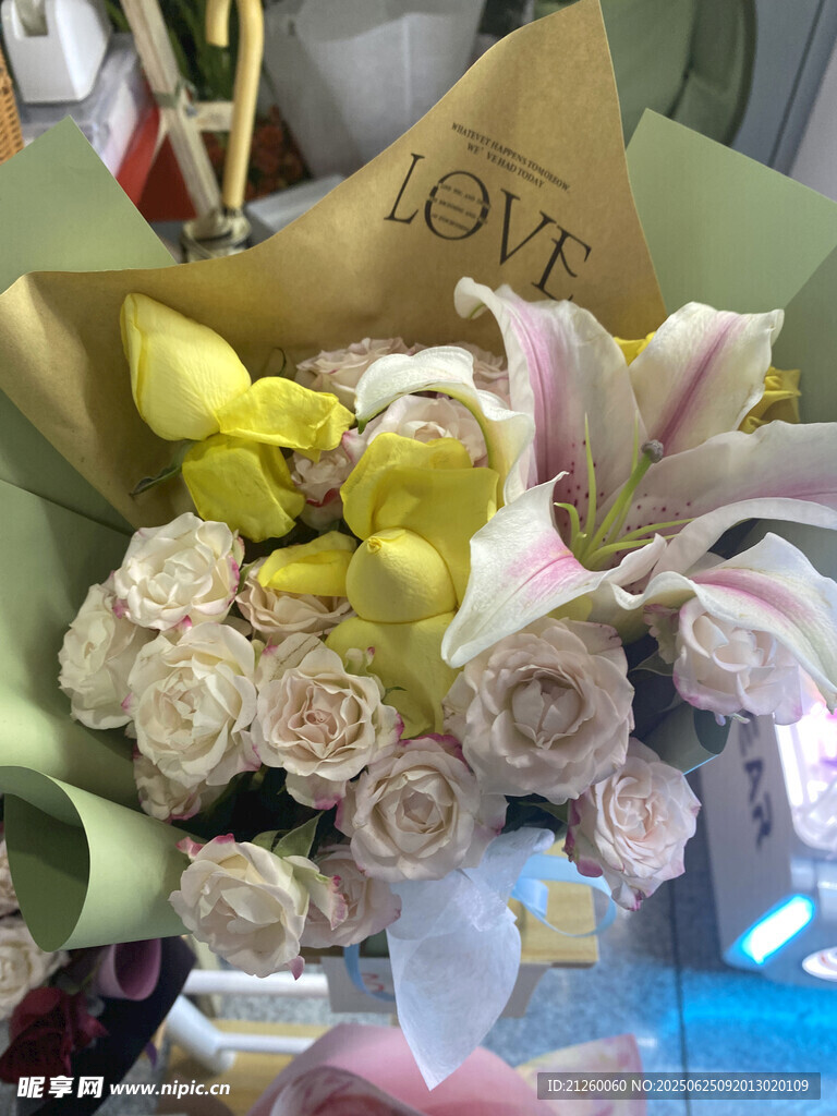 精美多彩鲜花花束
