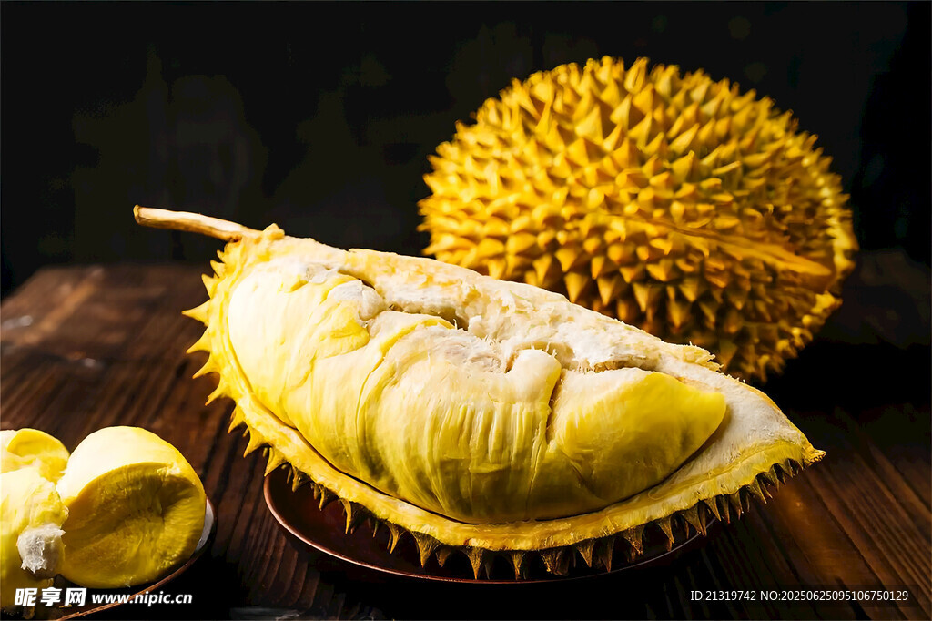 金黄饱满的新鲜榴莲