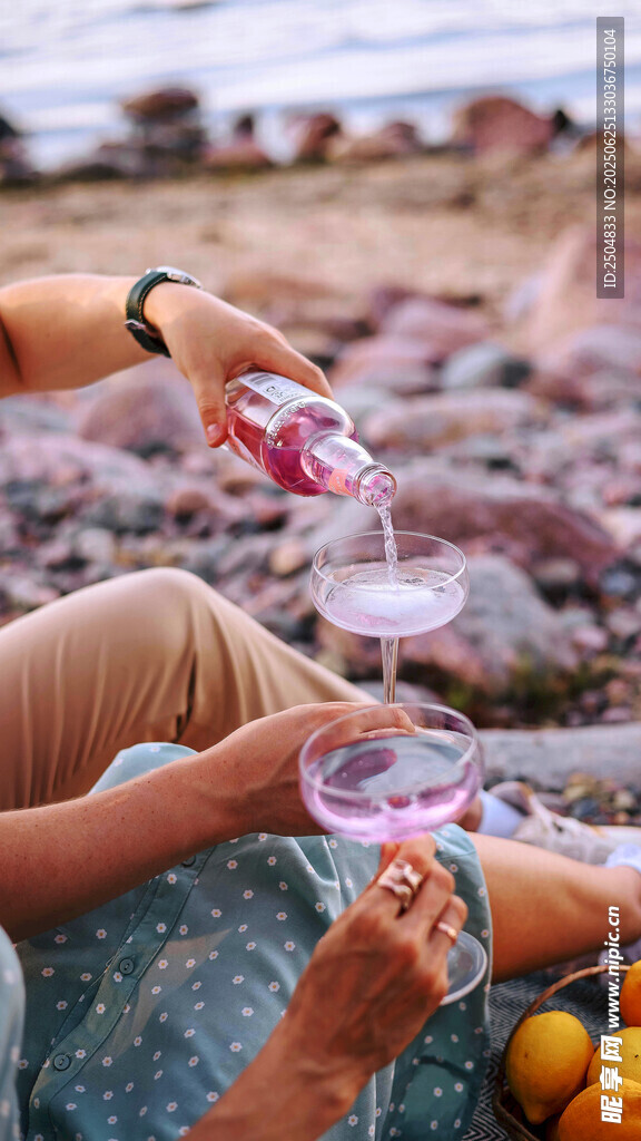 海边惬意的美酒时光