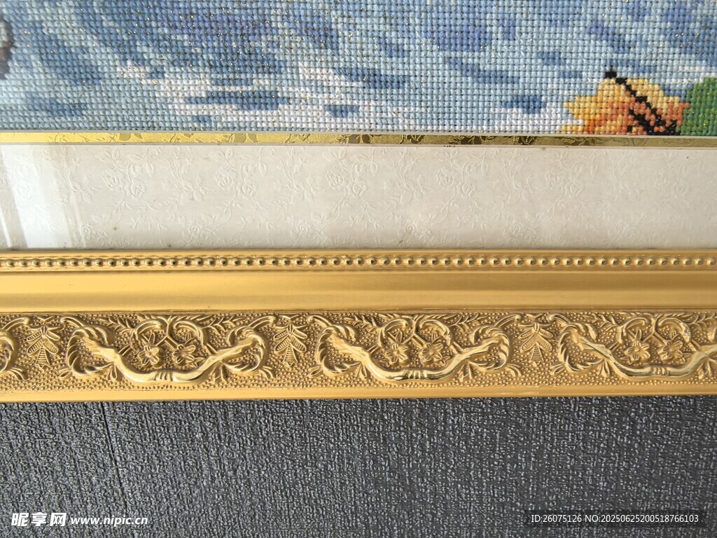 金色雕花画框细节展示