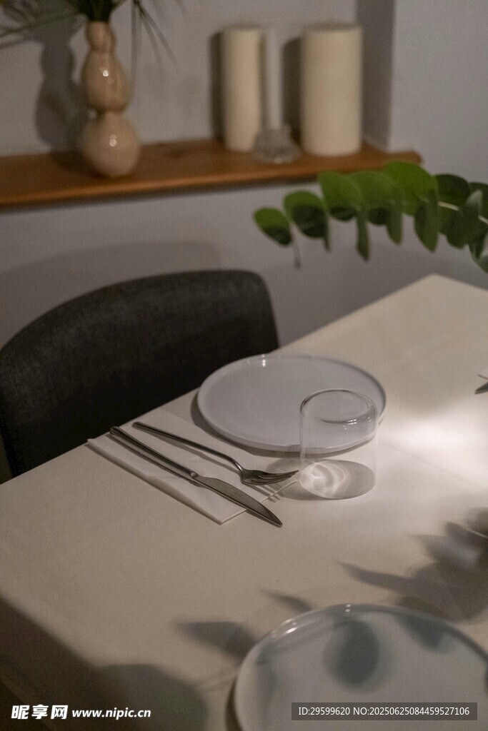 简约餐桌布置 