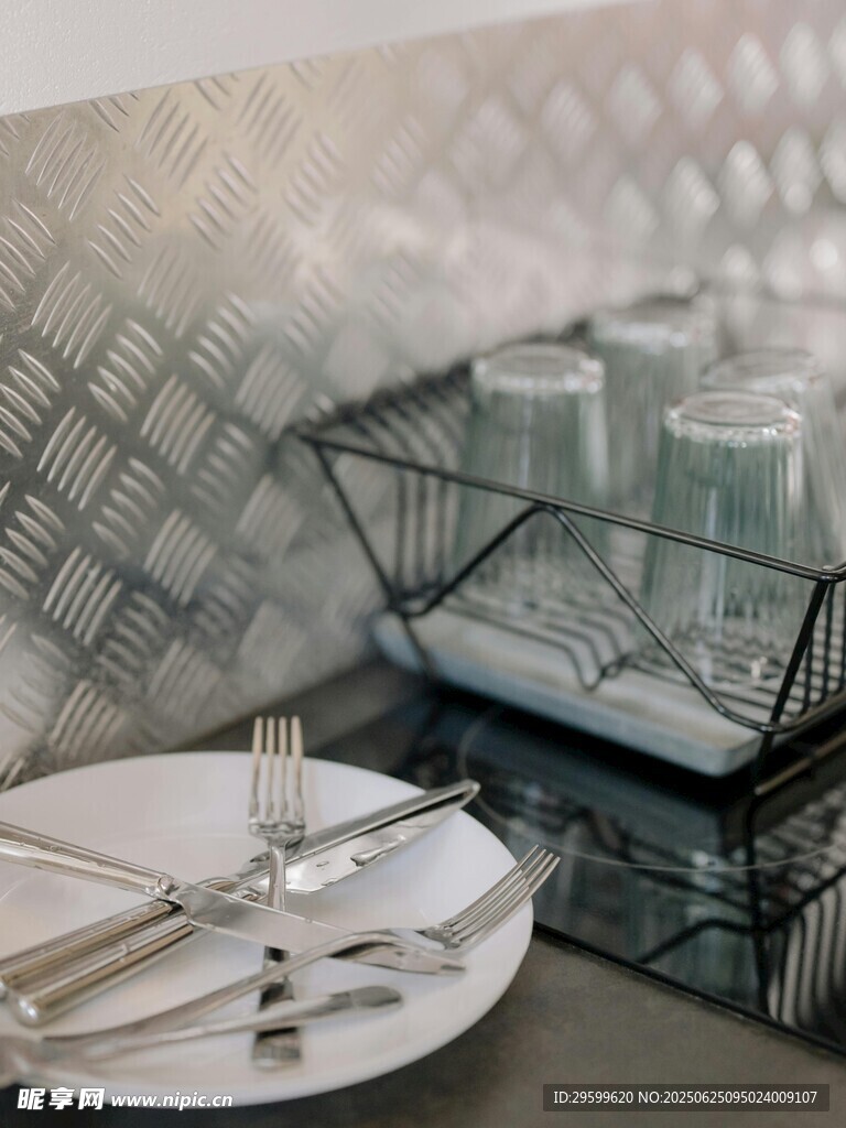 精致餐桌餐具布置