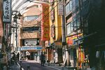 日本街头的热闹商业景象