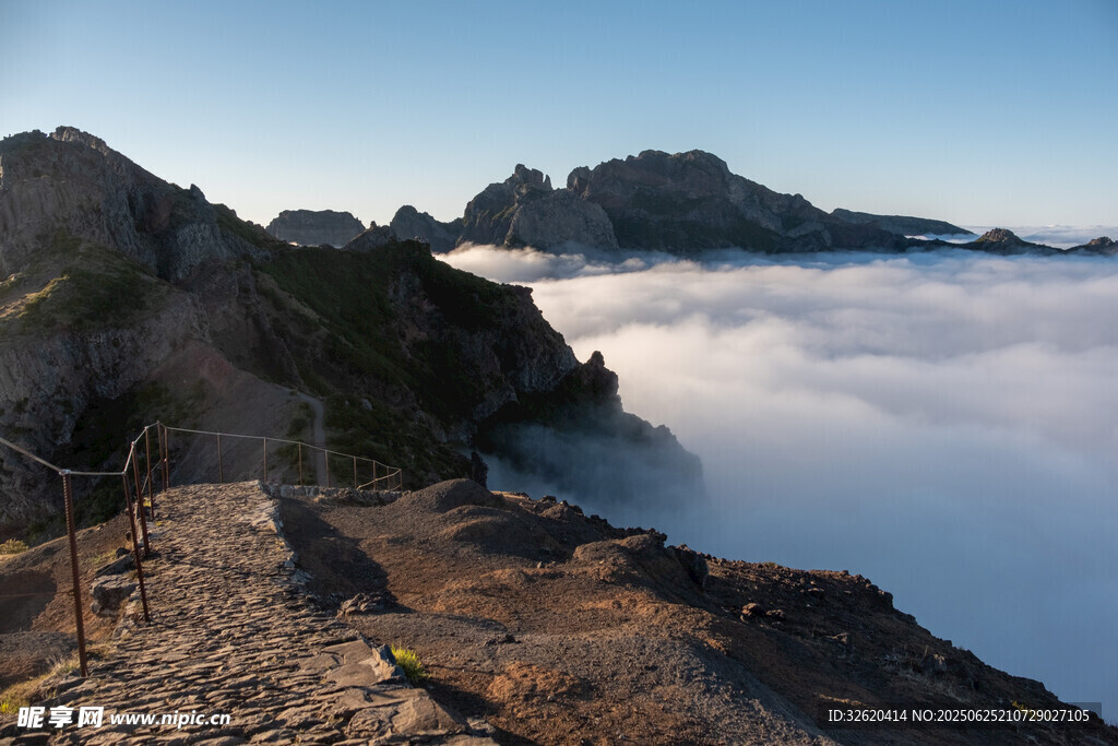 高山云海壮丽景观