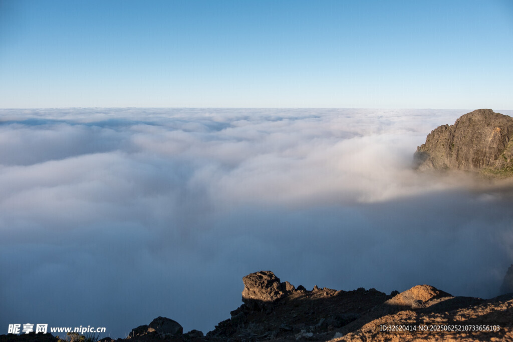 高山云海壮丽景观