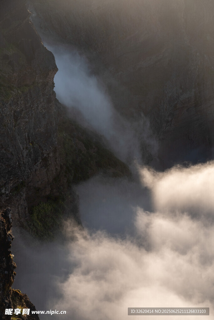 山间云海壮丽景观