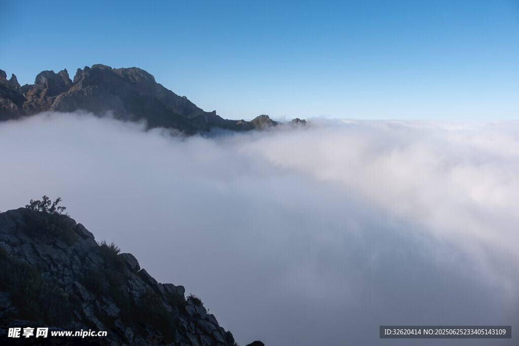高山云海壮丽景观
