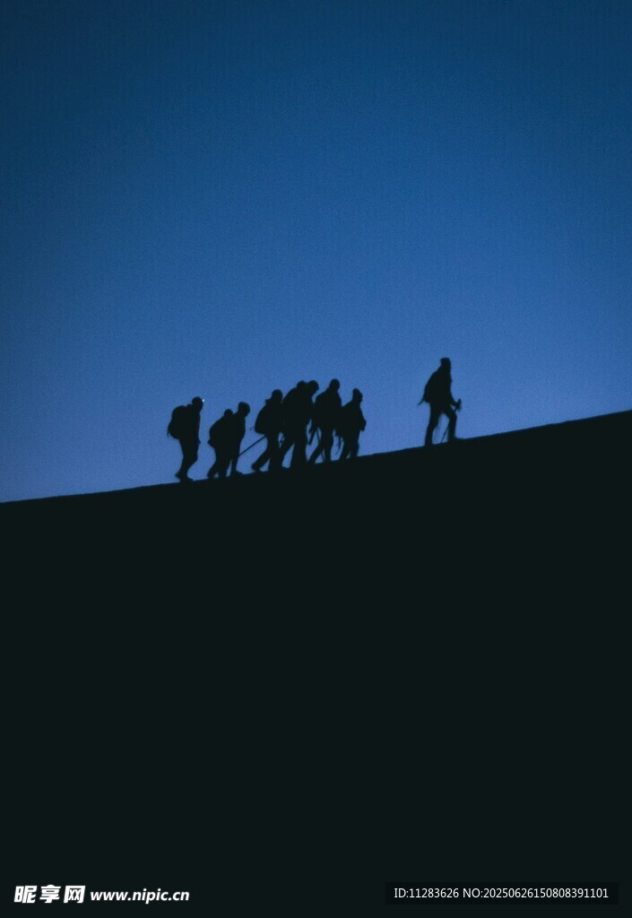 登山者剪影