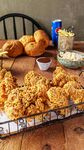 美味炸鸡与面包等美食