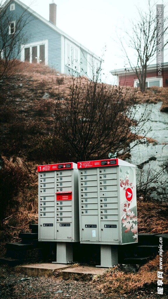 户外一排邮箱