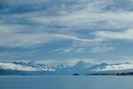 湖畔雪山美景